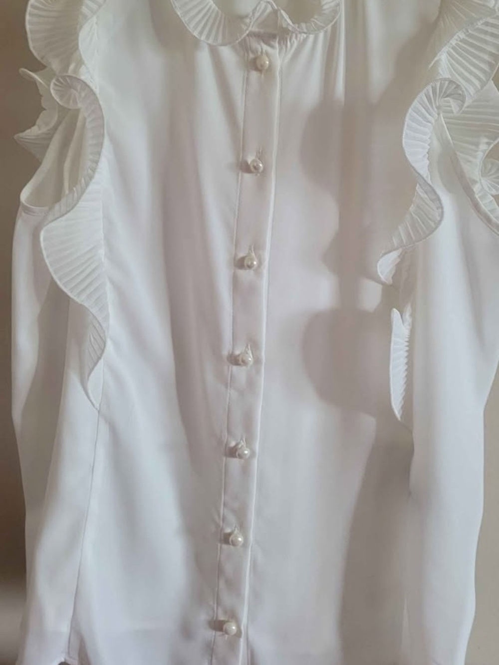 Cream Ruffle Button-Front Women's Top.Suzy Shier.Size M.